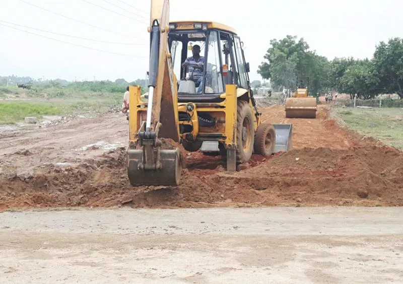 tdp leaders occupying dalit's cemetery - Sakshi