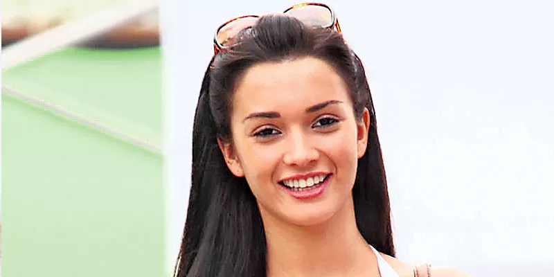 Amy Jackson's visa issues, delays shoot of 'The Villain'  - Sakshi