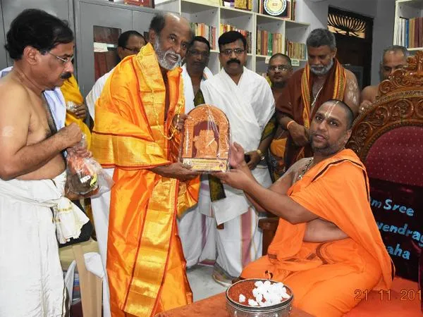 Rajinikanth visits Raghavendra Swamy Temple in Mantralayam  - Sakshi