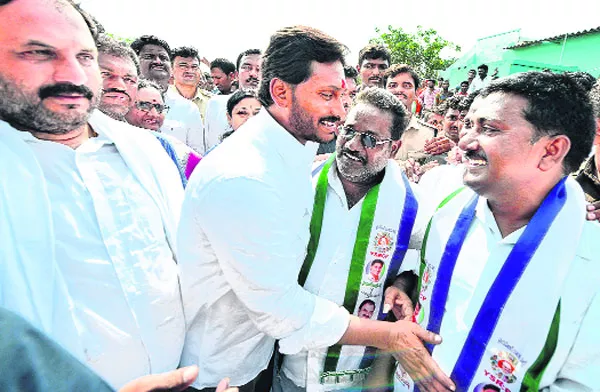 Banaganapalli MLA BC Janardhan Reddy Relatives joining ysrcp - Sakshi - Sakshi - Sakshi