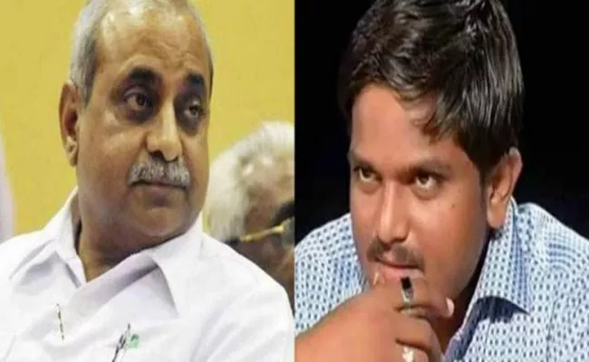 Nitin Patel Calls Hardik Foolish For Accepting Congress Proposal - Sakshi