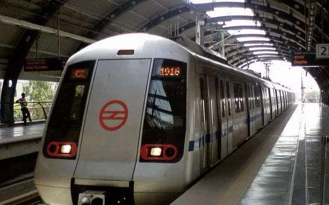 Delhi Metro Lost 3 Lakh Commuters Per Day  - Sakshi - Sakshi