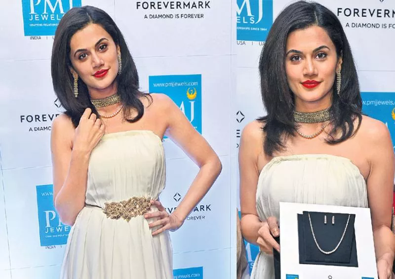 Taapsee Pannu Open PMJ Jewelles In Hyderabad - Sakshi