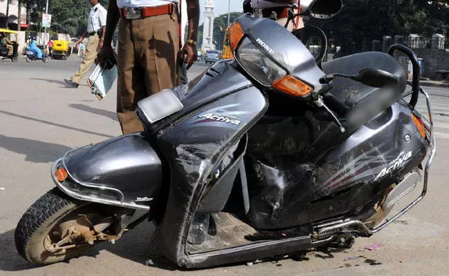 bike accident in bangaloore - Sakshi