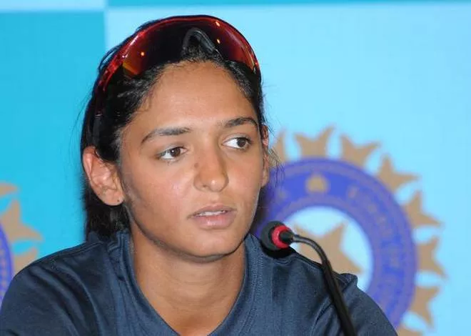 Harmanpreet Kaur extends stint with Sydney Thunder - Sakshi - Sakshi