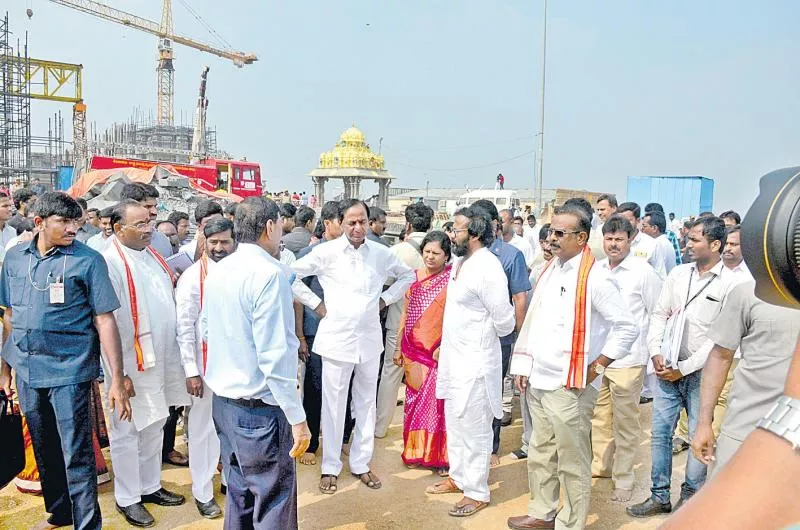 CM Kcr fires on delay in the Yadadri temple works - Sakshi - Sakshi - Sakshi