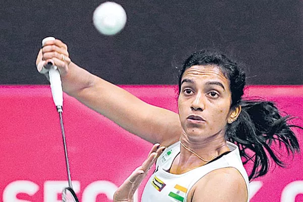 Hong Kong Open: PV Sindhu beats Ratchanok Intanon to enter final - Sakshi - Sakshi - Sakshi