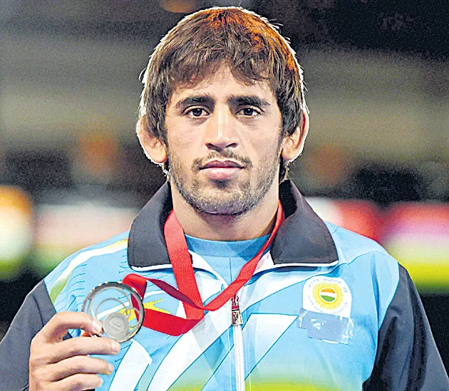 Bajrang, Vinod assured of silver at U-23 World Wrestling  - Sakshi