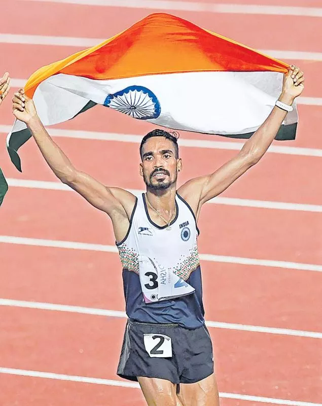 Gopi clinches men's Asian marathon title - Sakshi - Sakshi