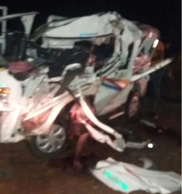 Two ayyappa piligrims dies after van, lorry Collision - Sakshi