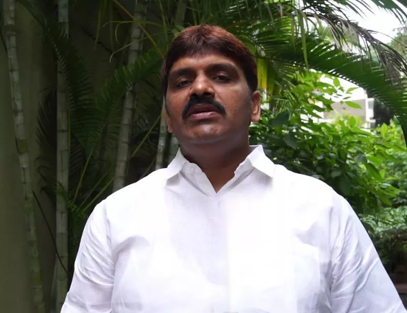 GHMC Mayor Bonthu Rammohan condemns his resignation news in social media - Sakshi