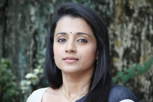 trisha responds to walks out of vikram's saamy movie - Sakshi