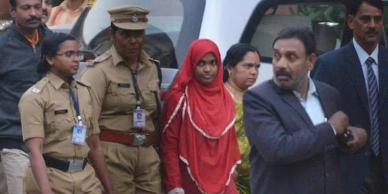 Kerala Love Jihad Case LIVE: Hadiya to be Sent Back to College - Sakshi - Sakshi - Sakshi