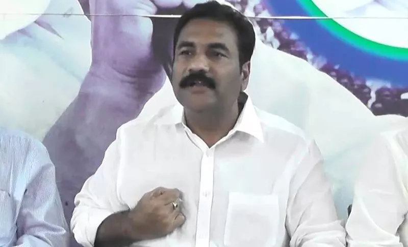 kotamreddy sridhar reddy reject gunmen - Sakshi