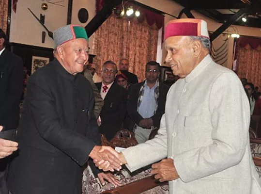 Himachal Pradesh election: Both Congress, BJP racked by dissensions  - Sakshi