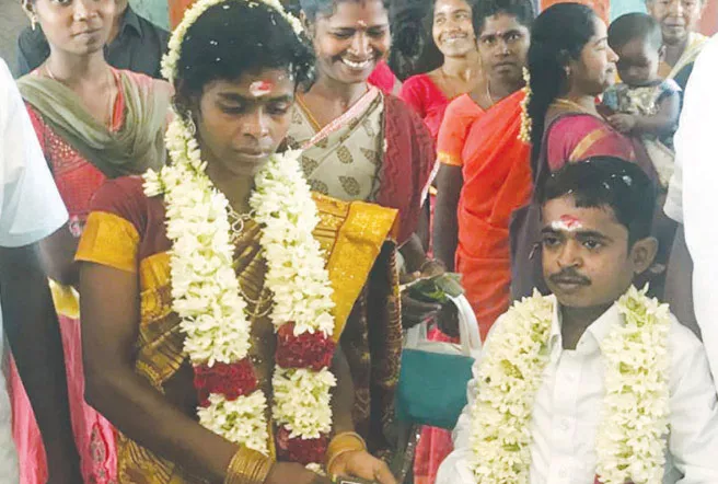 3 feet young man love marriage - Sakshi