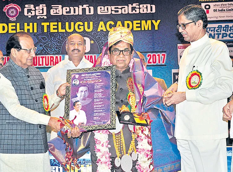 Actor Brahmanandam gets Life Time Achievement Award - Sakshi