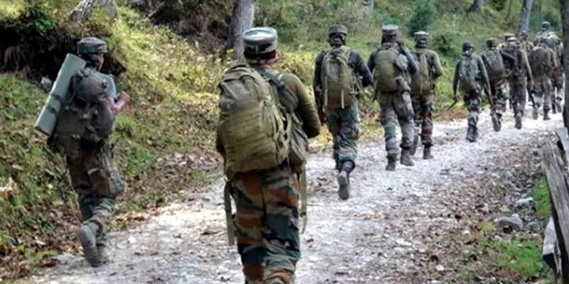 Security forces foil Pak BAT attack, gun down two militants in Uri sector - Sakshi