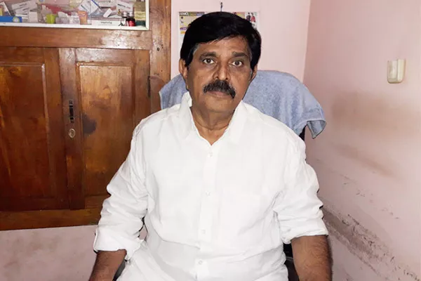 kurnool district president doctor ram reddy resigns to TDP - Sakshi