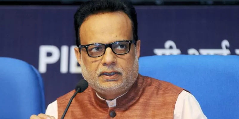 Hasmukh Adhia is new Finance Secretary  - Sakshi