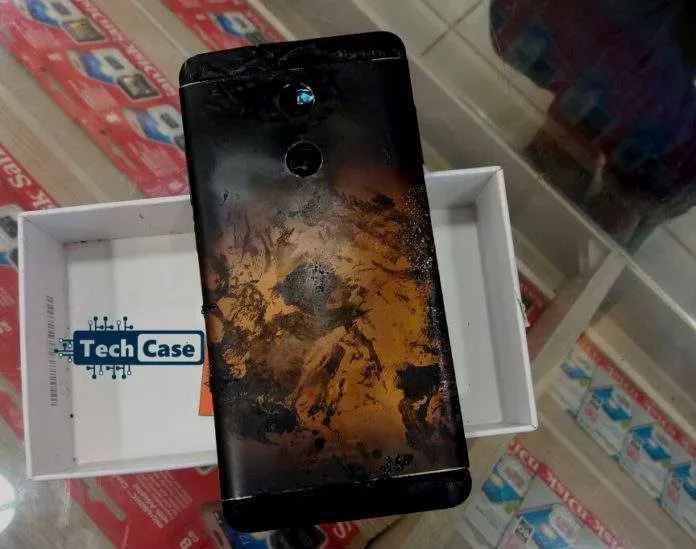 Redmi Note 4 explodes in man's pocket - Sakshi