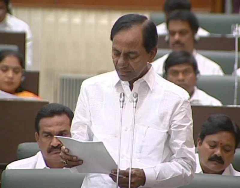 CM kcr announced 24-hour free power to agriculture - Sakshi