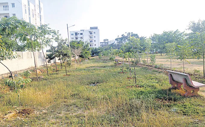 Govt focus on empty lands - Sakshi