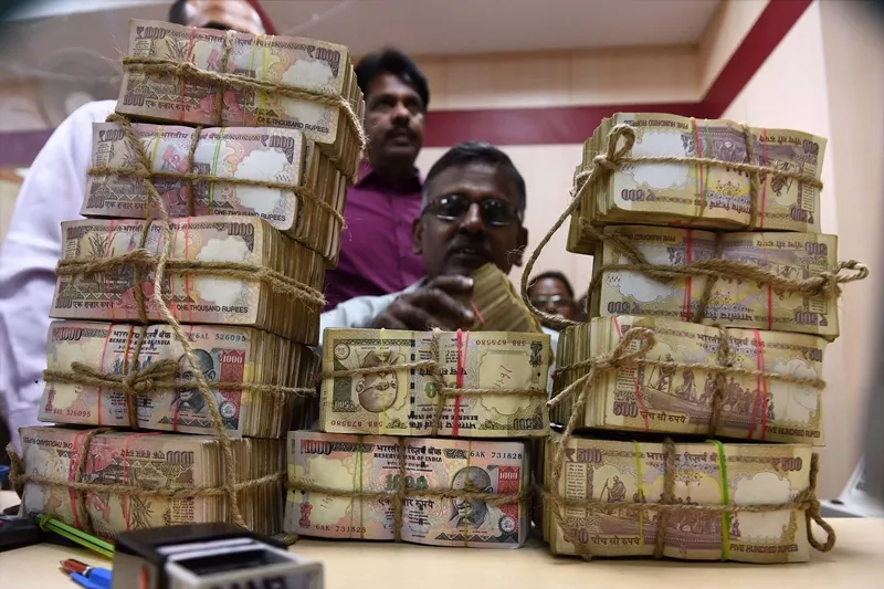 RBI cuts printing order for new currency notes as vaults crammed with old ones - Sakshi