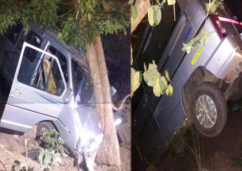 tourist vehicle fall in valley - Sakshi