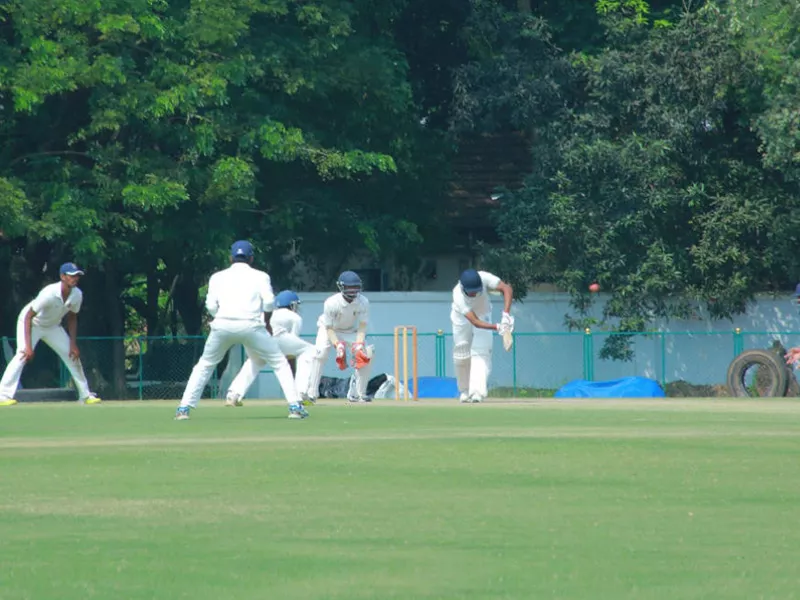 Cooch Behar Trophy Under 19: Hyderabad 135 all out - Sakshi