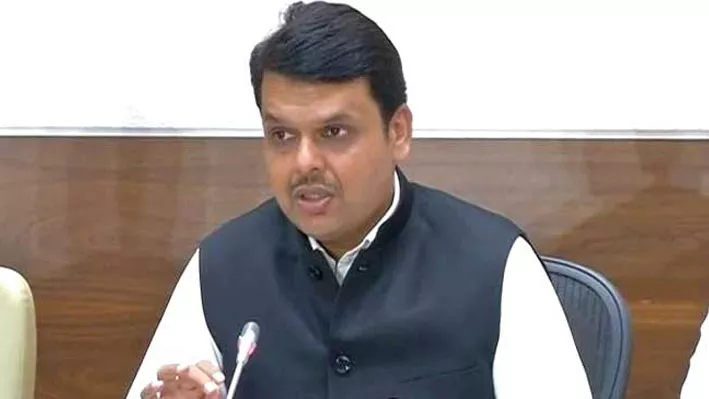 Another air scare for Maharashtra CM Devendra Fadnavis, chopper makes force-landing - Sakshi