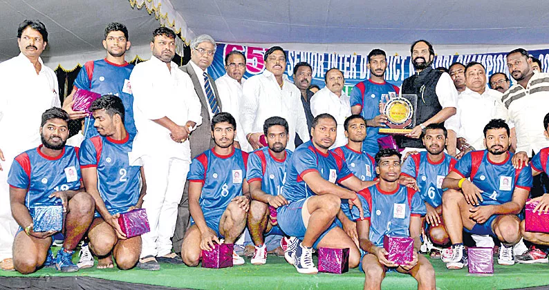 Hyderabad teams as runner up in inter district kabaddi tourney - Sakshi