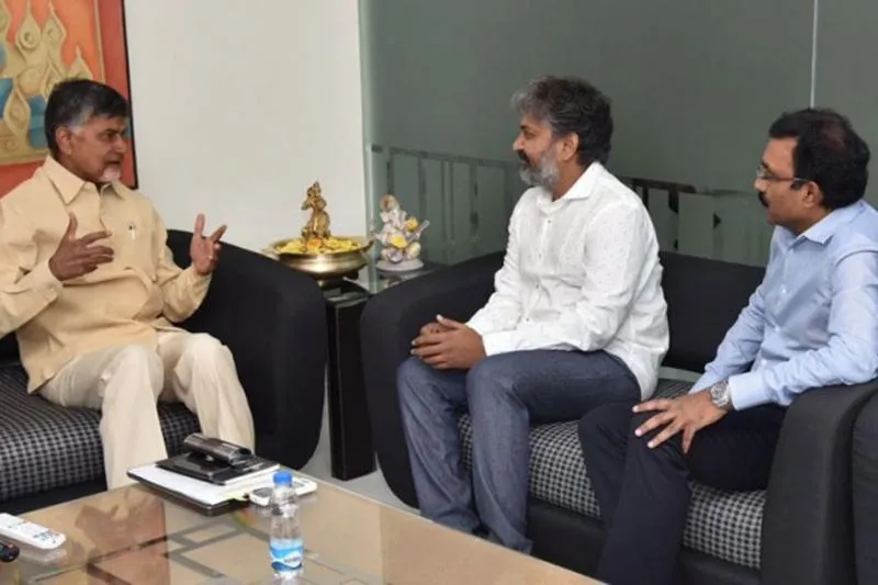 Rajamouli,chandrababu talks about capital designs - Sakshi