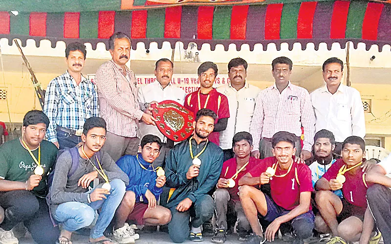 rangareddy wins under 19 throw ball championship - Sakshi