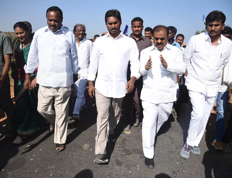 YS Jagan PrajaSankalpaYatra starts on 32 day - Sakshi