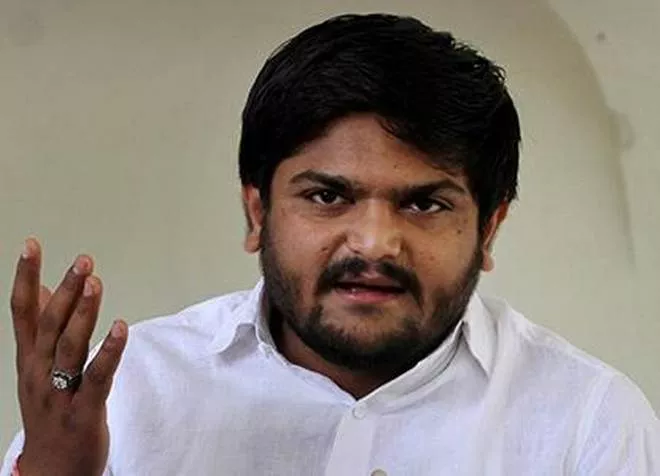 Hardik condemnts secret meeting with Robert Vadra - Sakshi