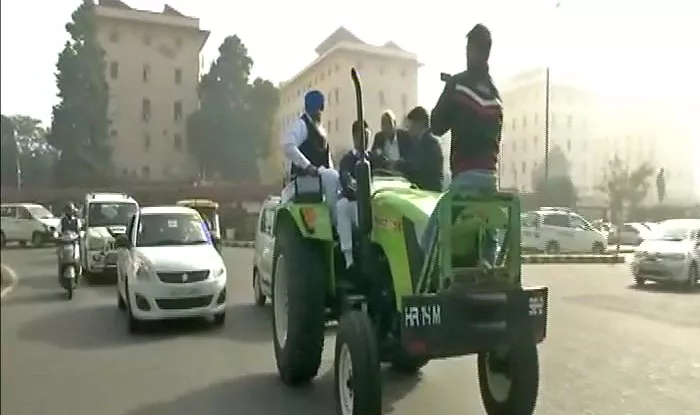 MPs Rode to Parliament in Style - Sakshi