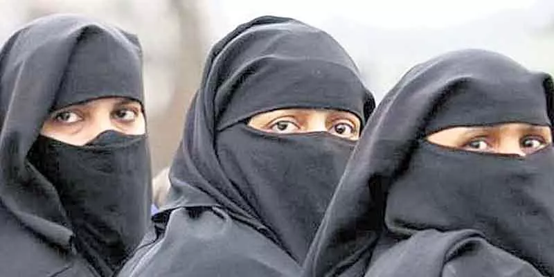 Union Cabinet clears Bill on instant triple talaq - Sakshi