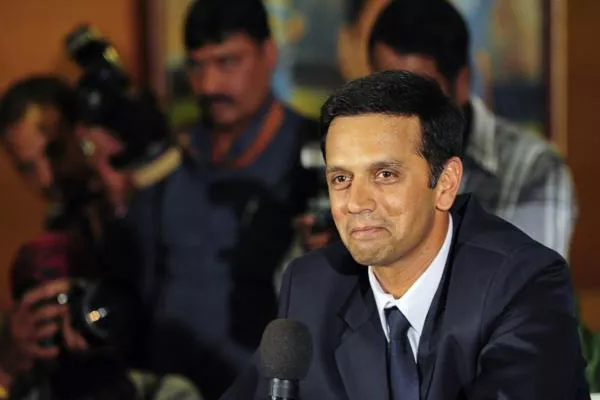 How Dravid over come Waugh Sledging at Kolkata Test - Sakshi