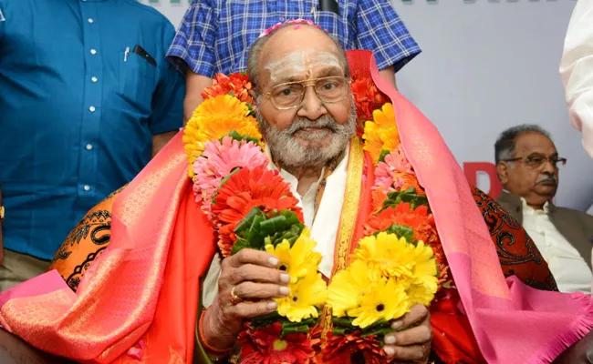 Rotary Club lifetime award for k viswanath - Sakshi