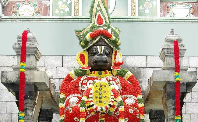 large vada mala to hanuman - Sakshi