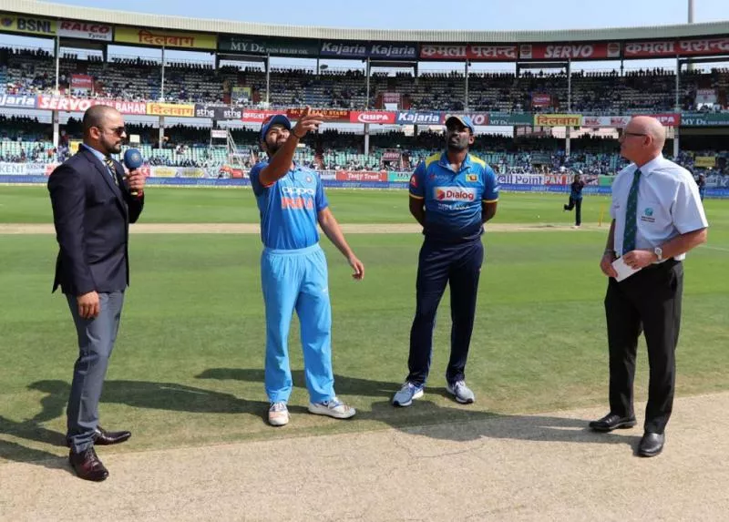 Team India have won the toss and elected to field first - Sakshi