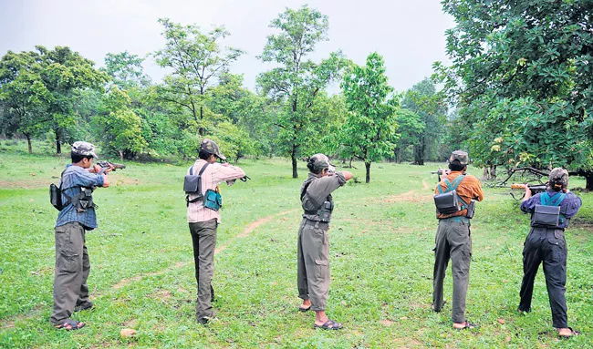 maoists play key role in utnoor violence? - Sakshi