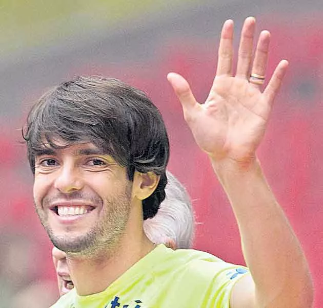 Brazilian football star Kaka announces retirement - Sakshi