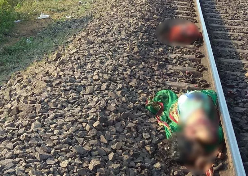 Couple commits suicide in front of train - Sakshi