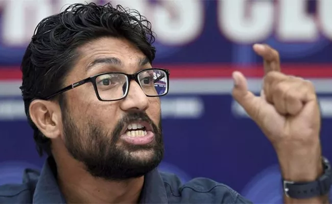 Dalits in Gujarat pin their hopes on Jignesh Mevani win - Sakshi