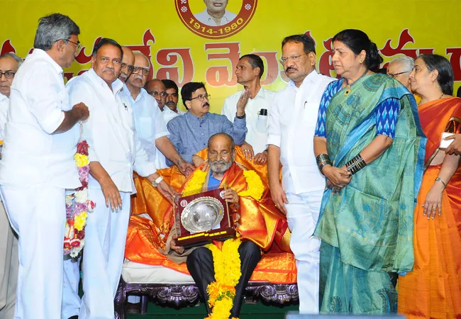 director k viswanath to get nannapaneni venkat rao vista award - Sakshi