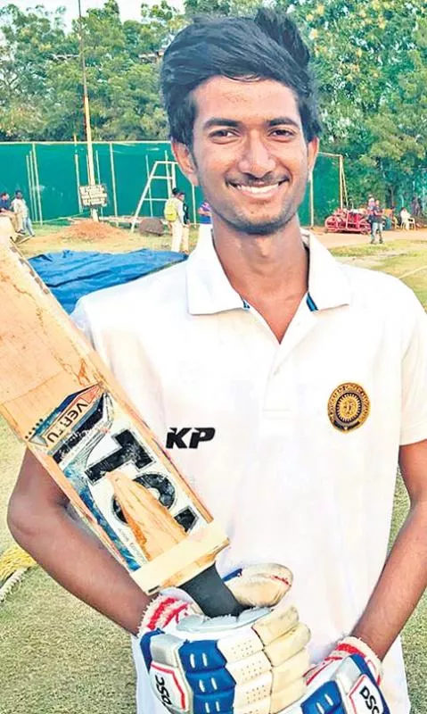 varun goud slams double century - Sakshi