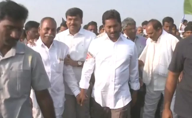 ys jagan prajasankalpa yatra begin at Tanakontivari Palli - Sakshi