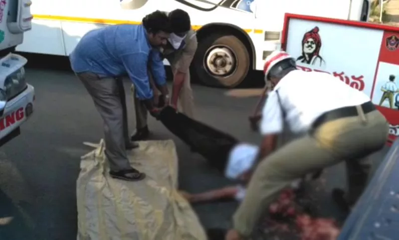 RTC Traffic Inspector commits suicide in Vizag - Sakshi